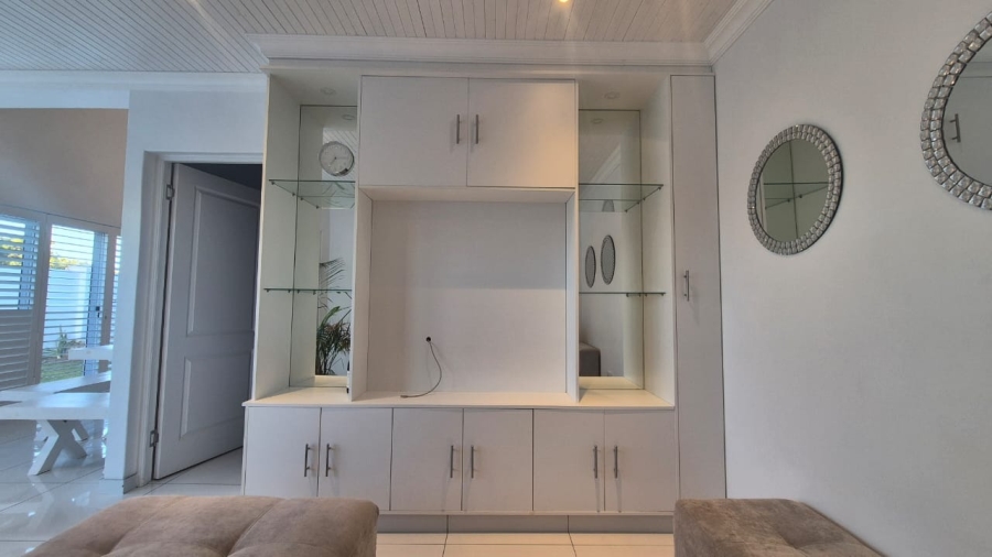 To Let 2 Bedroom Property for Rent in Middedorp Western Cape